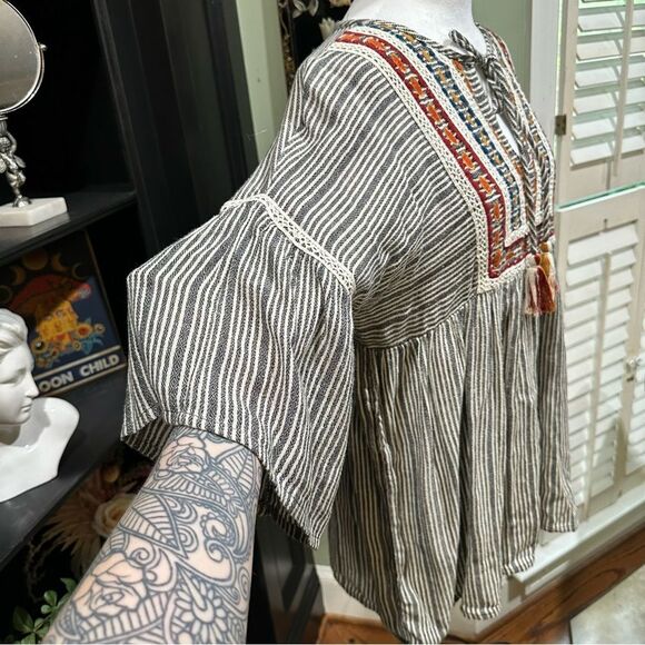 Sweet Magnolia Embroidered Floral Peasant Cotton Blouse Size Small - Picture 7 of 9